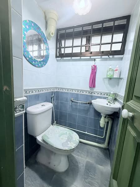 12 Holland Avenue, 12 Holland Avenue, 2 Bedrooms, 700 sqft, HDB Flat For Sale, by Ben Zhou, 500147618 - Bathroom - PropertyGuru.com.sg