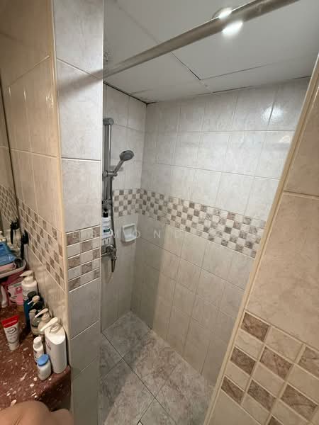 UE Square, 205 River Valley Road, Studio, 290 sqft, Condominium For Rent, by Desmond Soh, 500147623 - Bathroom - PropertyGuru.com.sg