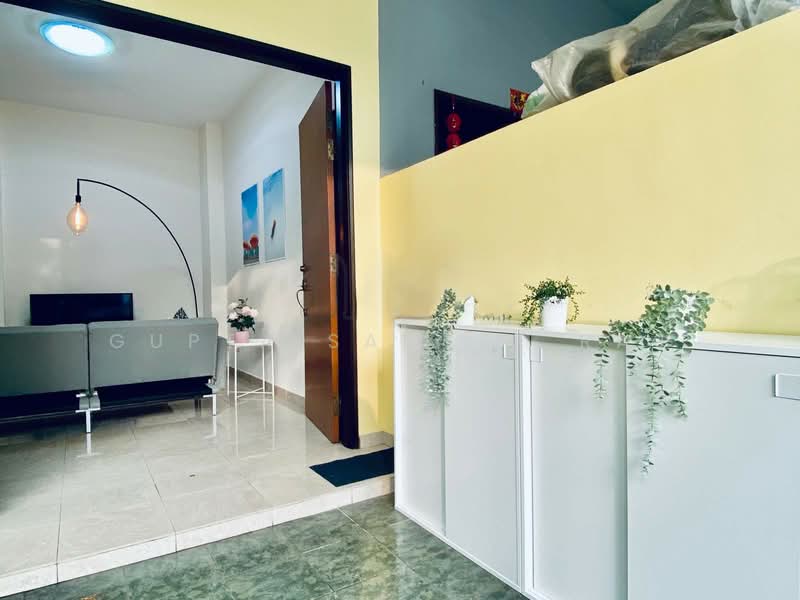 Mas Kunnin, , 5 Bedrooms, 2,155 sqft, Terraced House For Rent, by Gupta Sameer Raj, 500147629 - Living Room - PropertyGuru.com.sg
