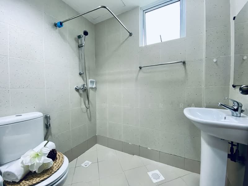 Mas Kunnin, , 5 Bedrooms, 2,155 sqft, Terraced House For Rent, by Gupta Sameer Raj, 500147629 - Bathroom - PropertyGuru.com.sg