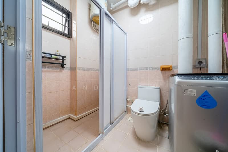 339A Sembawang Close, 339A Sembawang Close, 4 Bedrooms, 1,195 sqft, HDB Flat For Sale, by Andy Neo, 500147636 - Bathroom - PropertyGuru.com.sg