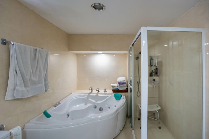 Brighton Crescent, Brighton Crescent, 5 Bedrooms, 4,000 sqft, Semi-Detached House For Sale, by Nelson Lim, 500147647 - Bathroom - PropertyGuru.com.sg