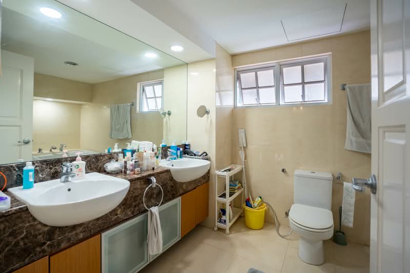 Brighton Crescent, Brighton Crescent, 5 Bedrooms, 4,000 sqft, Semi-Detached House For Sale, by Nelson Lim, 500147647 - Bathroom - PropertyGuru.com.sg