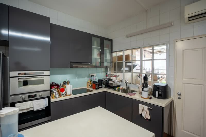 Brighton Crescent, Brighton Crescent, 5 Bedrooms, 4,000 sqft, Semi-Detached House For Sale, by Nelson Lim, 500147647 - Kitchen - PropertyGuru.com.sg