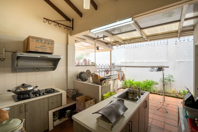 Brighton Crescent, Brighton Crescent, 5 Bedrooms, 4,000 sqft, Semi-Detached House For Sale, by Nelson Lim, 500147647 - Wet Kitchen - PropertyGuru.com.sg
