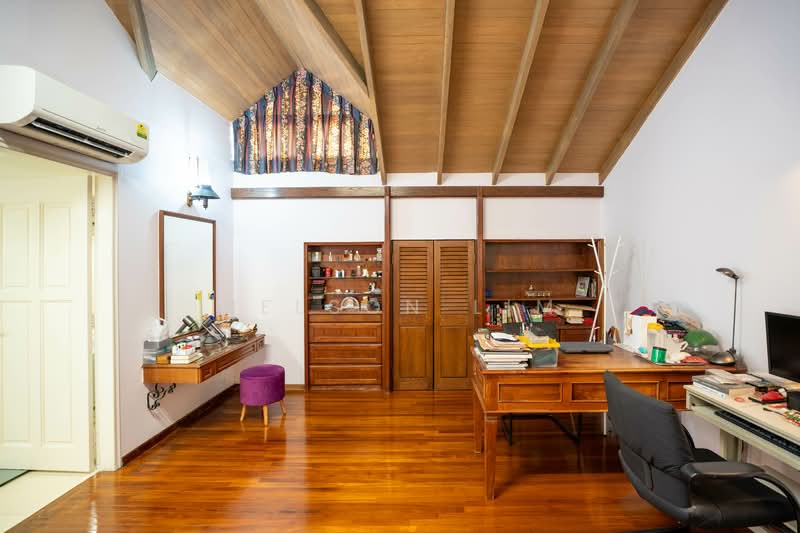 Brighton Crescent, Brighton Crescent, 5 Bedrooms, 4,000 sqft, Semi-Detached House For Sale, by Nelson Lim, 500147647 - Study - PropertyGuru.com.sg