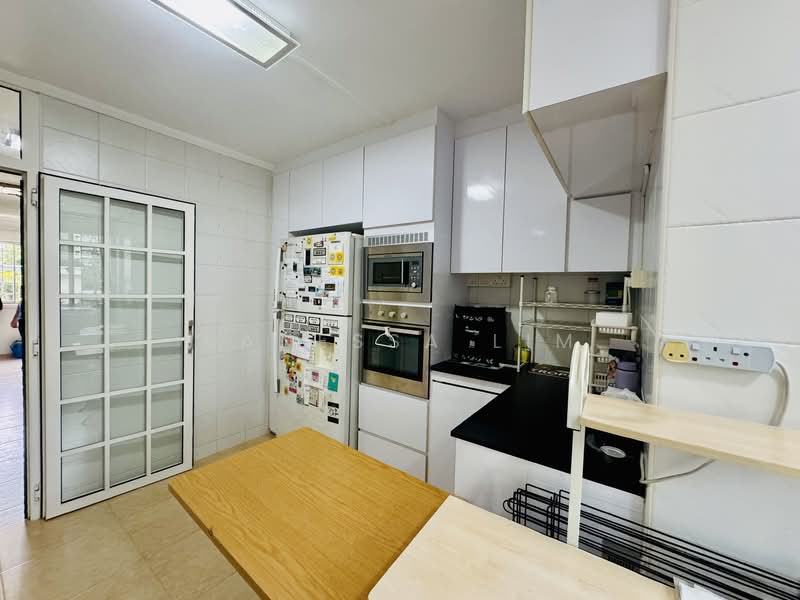221 Simei Street 4, 221 Simei Street 4, 4 Bedrooms, 1,313 sqft, HDB Flat For Sale, by Vanessa Lim, 500147666 - Kitchen - PropertyGuru.com.sg