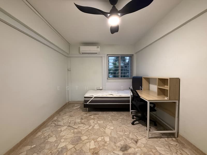 706 Clementi West Street 2, 706 Clementi West Street 2, 2 Bedrooms, 732 sqft, HDB Flat For Rent, by Esther Tan, 500147682 - Bedroom - PropertyGuru.com.sg