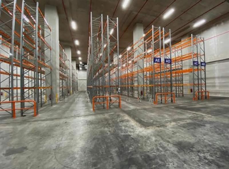 High Ceiling Ramp Up Warehouse in Jurong
