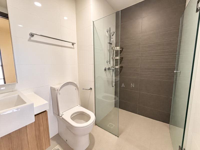 Lake Life, 4 Tao Ching Road, Boon Lay / Jurong / Tuas, 2 Bedrooms, 743 sqft, Executive Condominium For Sale, by Sarah Tan, 500147725 - Common bathroom - PropertyGuru.com.sg