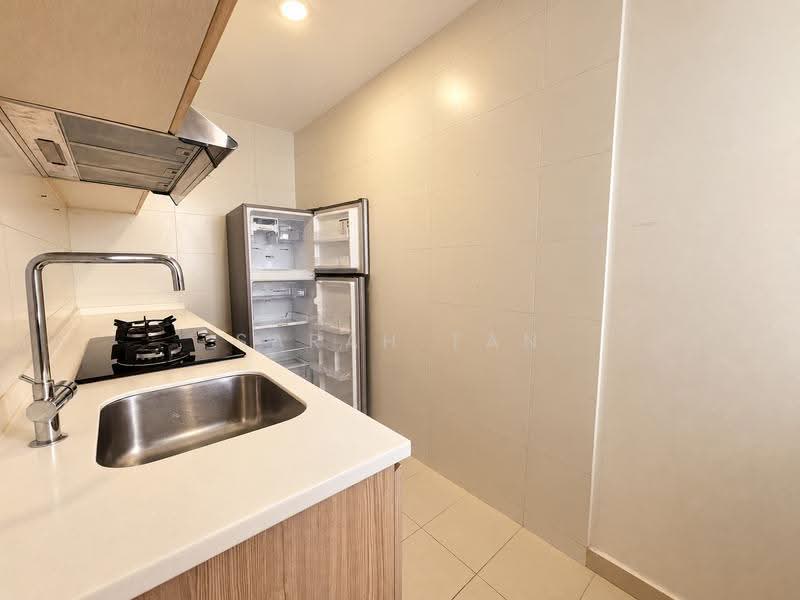 Lake Life, 4 Tao Ching Road, Boon Lay / Jurong / Tuas, 2 Bedrooms, 743 sqft, Executive Condominium For Sale, by Sarah Tan, 500147725 - Kitchen - PropertyGuru.com.sg