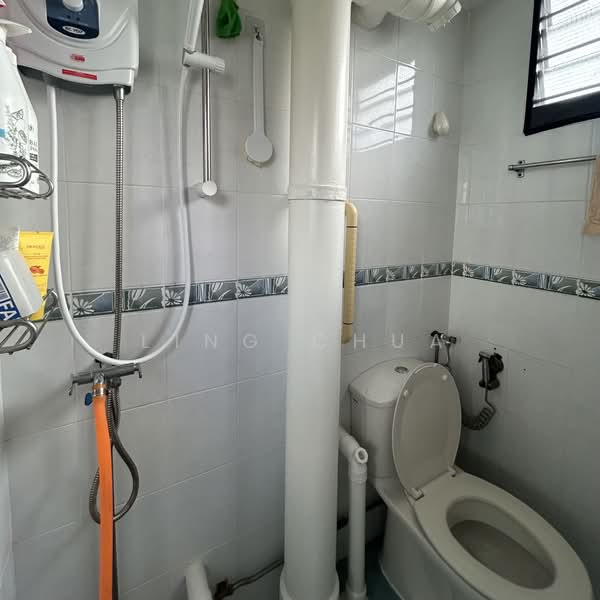 414 Ang Mo Kio Avenue 10, 414 Ang Mo Kio Avenue 10, Room Rental, 120 sqft, HDB Flat For Rent, by Ling Chua, 500147734 - Bathroom - PropertyGuru.com.sg