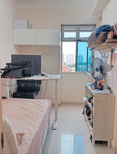 Santa Fe Mansions, 2A Margate Road, 3 Bedrooms, 1,163 sqft, Apartment For Sale, by Alexis Quek, 500147740 - Bedroom - PropertyGuru.com.sg