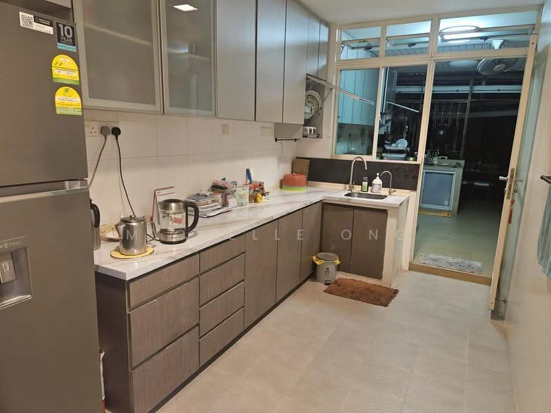 Sunrise Way / Sunrise Lane / Sunrise Drive / Sunrise Villa, Seletar / Yio Chu Kang, 4 Bedrooms, 2,800 sqft, Terraced House For Sale, by Michelle Ong, 500147754 - Kitchen - PropertyGuru.com.sg