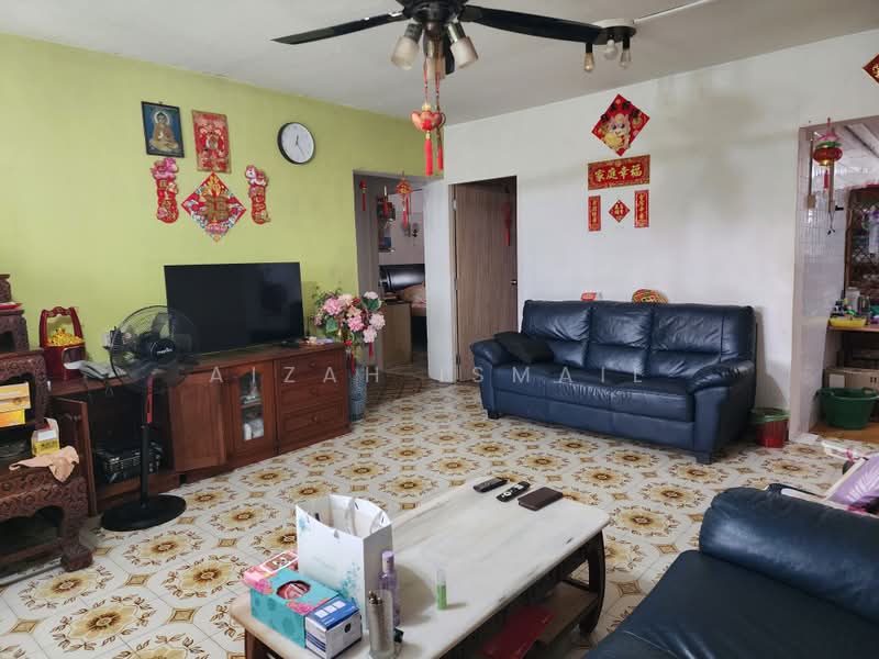 33 Marsiling Drive, 33 Marsiling Drive, 3 Bedrooms, 1,055 sqft, HDB Flat For Sale, by Aizah Ismail, 500147756 - Living Room - PropertyGuru.com.sg
