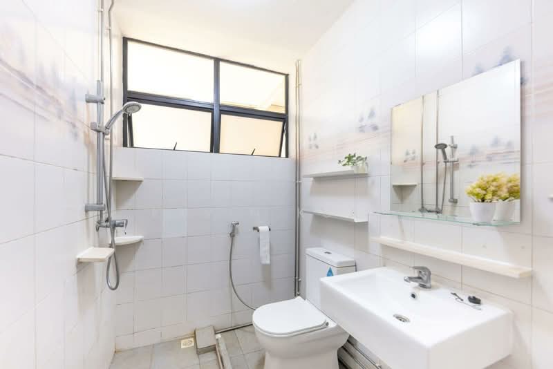 Spanish Village, 60 Farrer Road, 2 Bedrooms, 786 sqft, Condominium For Sale, by Kavin Kuah, 500147757 - Bathroom - PropertyGuru.com.sg