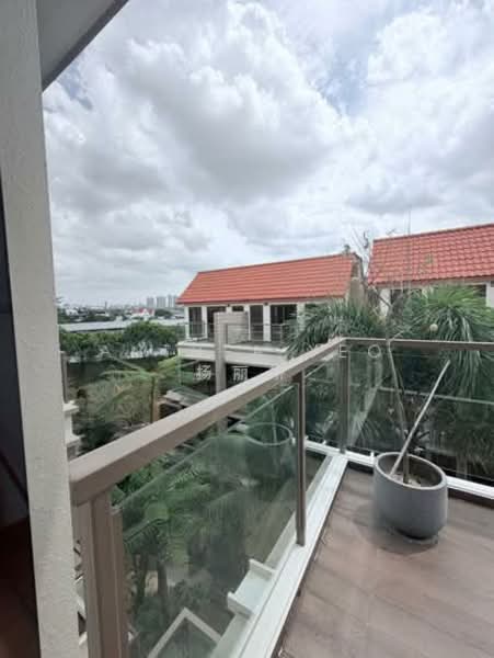 Eleven @ Holland, 11 Holland Link, 5 Bedrooms, 3,735 sqft, Cluster House For Sale, by Anthea Yeo 杨丽娇, 500147758 - Balcony - PropertyGuru.com.sg