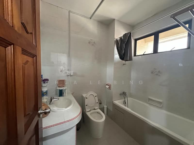 Siglap Drive, , 5 Bedrooms, 4,000 sqft, Terraced House For Rent, by Chua Le Bing, 500147765 - Bathroom - PropertyGuru.com.sg