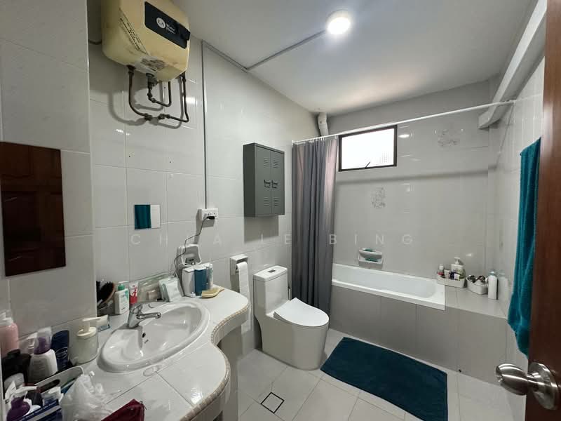 Siglap Drive, , 5 Bedrooms, 4,000 sqft, Terraced House For Rent, by Chua Le Bing, 500147765 - Bathroom - PropertyGuru.com.sg