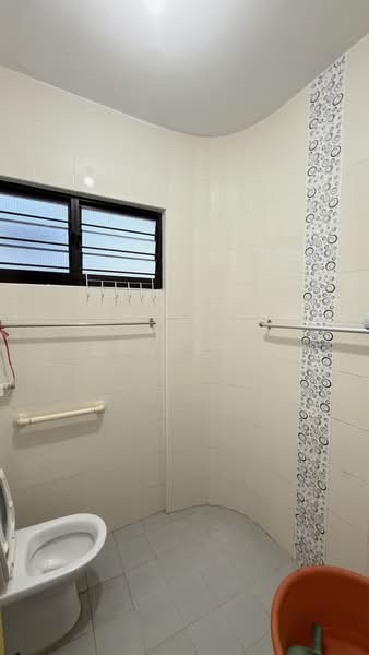 101 Hougang Avenue 1, 101 Hougang Avenue 1, Room Rental, 150 sqft, HDB Flat For Rent, by Ben Koh, 500147786 - Bathroom - PropertyGuru.com.sg