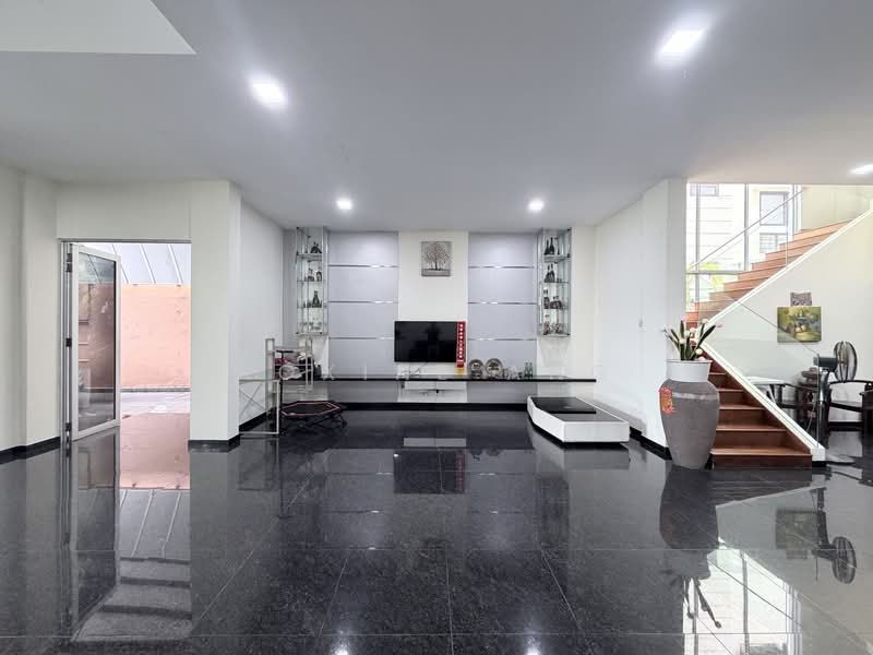 D20 Freehold Detached Near St.Nicholas Girls School | Mayflower MRT, Upper Thomson Rd, Jalan Chengam, Jalan Menarong, Jalan Rukam, 7 Bedrooms, 4,659 sqft, Detached House For Sale, by Roxine Ang, 500147788 - Living Room - PropertyGuru.com.sg