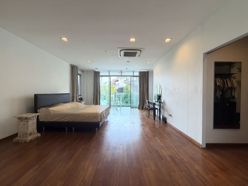 D20 Freehold Detached Near St.Nicholas Girls School | Mayflower MRT, Upper Thomson Rd, Jalan Chengam, Jalan Menarong, Jalan Rukam, 7 Bedrooms, 4,659 sqft, Detached House For Sale, by Roxine Ang, 500147788 - Bedroom - PropertyGuru.com.sg