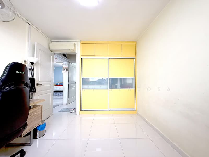 319 Ubi Avenue 1, 319 Ubi Avenue 1, 3 Bedrooms, 904 sqft, HDB Flat For Sale, by Anthony Sentosa, 500147792 - Bedroom - PropertyGuru.com.sg