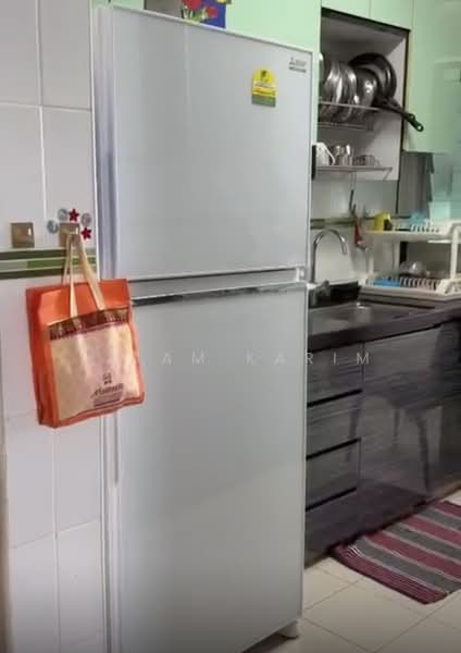 446 Yishun Avenue 11, 446 Yishun Avenue 11, 3 Bedrooms, 1,100 sqft, HDB Flat For Rent, by Salam Karim, 500147812 - Kitchen - PropertyGuru.com.sg