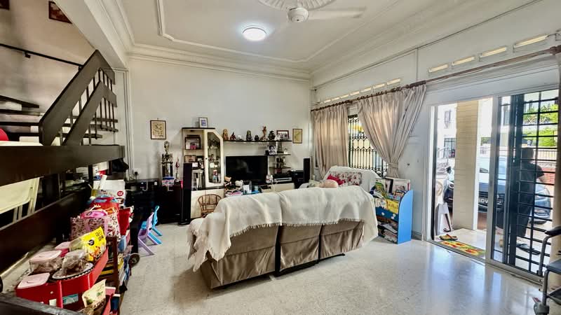 Huge Corner Terrace Near MRT, Ideal for Rebuild. Squarish Land Plot!, Li Hwan Drive, Lorong Chuan, Serangoon Garden, Tai Hwan Heights, 4 Bedrooms, 2,500 sqft, Corner Terrace For Sale, by Jeremy Pher, 500147836 - Living Room - PropertyGuru.com.sg
