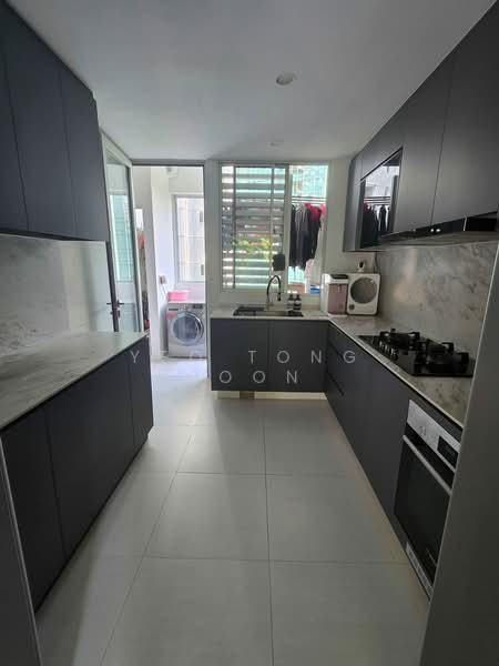 Cairnhill Residences, 33 Cairnhill Circle, 3 Bedrooms, 1,174 sqft, Apartment For Sale, by Yeo Tong Boon, 500147837 - Kitchen - PropertyGuru.com.sg