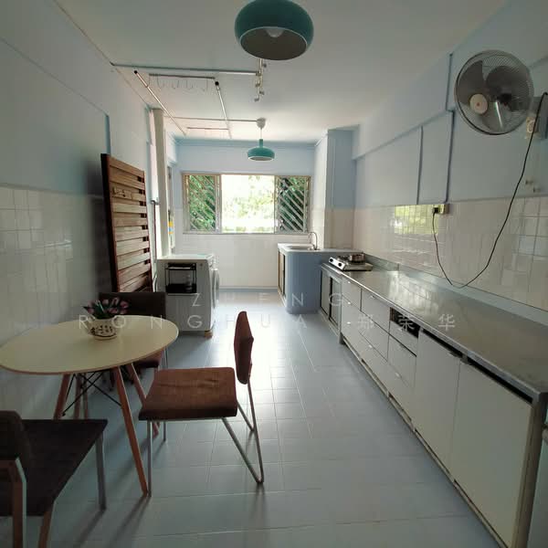 354 Clementi Avenue 2, 354 Clementi Avenue 2, 2 Bedrooms, 700 sqft, HDB Flat For Rent, by Zheng Ronghua 郑荣华, 500147838 - Kitchen - PropertyGuru.com.sg
