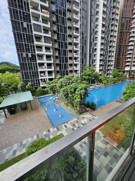 Sims Urban Oasis, 2 Sims Drive, 4 Bedrooms, 1,206 sqft, Condominium For Rent, by Edwin Leong, 500147843 - Pool View - PropertyGuru.com.sg