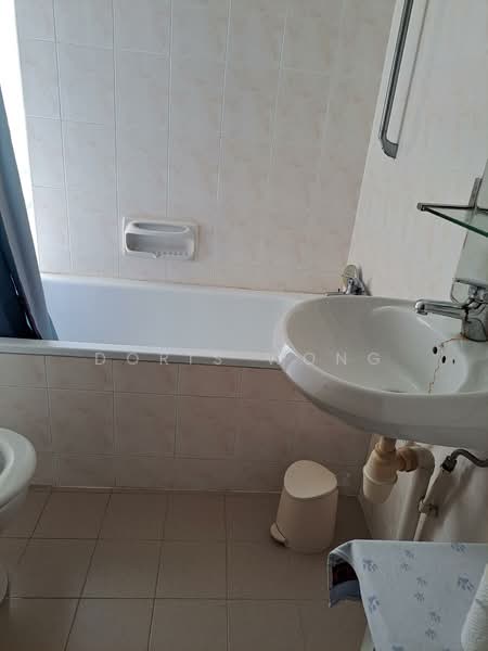 Pandan Valley, 4 Pandan Valley, 4 Bedrooms, 2,186 sqft, Condominium For Sale, by Doris Wong, 500147846 - Bathroom - PropertyGuru.com.sg