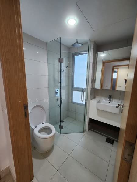 Eight Riversuites, 10 Whampoa East, 3 Bedrooms, 937 sqft, Condominium For Sale, by Jasmine Chan, 500147854 - Bathroom - PropertyGuru.com.sg