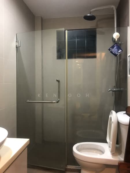 381 Pasir Panjang Road, 381 Pasir Panjang Road, 2 Bedrooms, 500 sqft, Apartment For Rent, by Ken Goh, 500147871 - Bathroom - PropertyGuru.com.sg