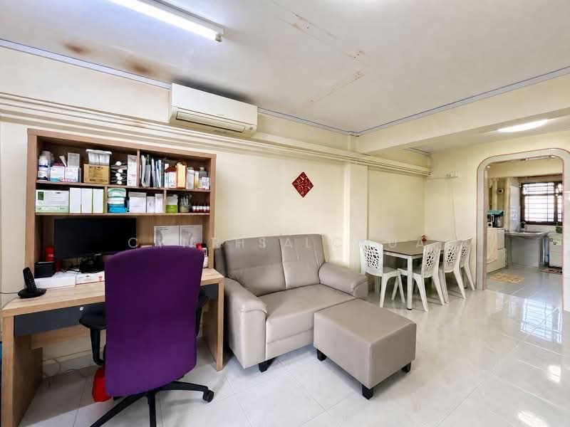 233 Lorong 8 Toa Payoh, 233 Lorong 8 Toa Payoh, 2 Bedrooms, 710 sqft, HDB Flat For Sale, by Cynthia Chua, 500147891 - Living Room - PropertyGuru.com.sg