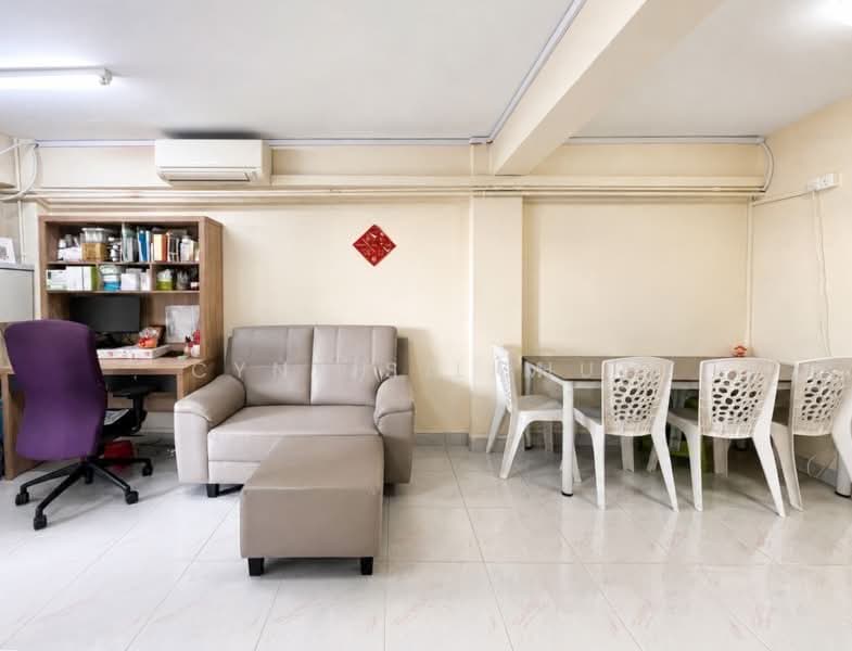 233 Lorong 8 Toa Payoh, 233 Lorong 8 Toa Payoh, 2 Bedrooms, 710 sqft, HDB Flat For Sale, by Cynthia Chua, 500147891 - Living Room - PropertyGuru.com.sg