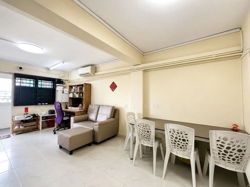 233 Lorong 8 Toa Payoh, 233 Lorong 8 Toa Payoh, 2 Bedrooms, 710 sqft, HDB Flat For Sale, by Cynthia Chua, 500147891 - Living Room - PropertyGuru.com.sg