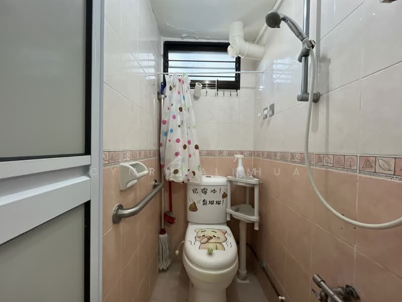 233 Lorong 8 Toa Payoh, 233 Lorong 8 Toa Payoh, 2 Bedrooms, 710 sqft, HDB Flat For Sale, by Cynthia Chua, 500147891 - Bathroom - PropertyGuru.com.sg