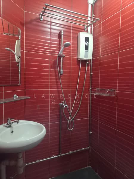 210 Jurong East Street 21, 210 Jurong East Street 21, 2 Bedrooms, 721 sqft, HDB Flat For Rent, by Lawrence Chia, 500147894 - Bathroom - PropertyGuru.com.sg