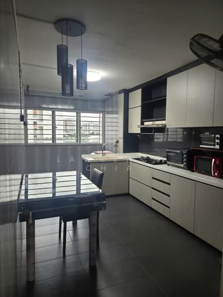 210 Jurong East Street 21, 210 Jurong East Street 21, 2 Bedrooms, 721 sqft, HDB Flat For Rent, by Lawrence Chia, 500147894 - Kitchen - PropertyGuru.com.sg