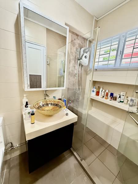 584 Pasir Ris Street 53, 584 Pasir Ris Street 53, 4 Bedrooms, 1,600 sqft, HDB Flat For Rent, by Champa Murjani, 500147909 - Bathroom - PropertyGuru.com.sg