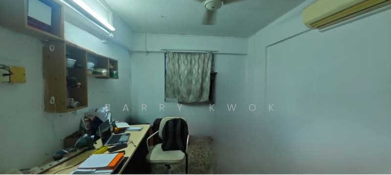 5 Lorong Lew Lian, 5 Lorong Lew Lian, 2 Bedrooms, 689 sqft, HDB Flat For Sale, by Barry Kwok, 500147915 - Bedroom1 - PropertyGuru.com.sg