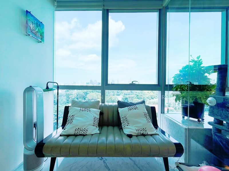 🔥🔥🔥PRESTIGIOUS!!! FREEHOLD!!! WALK TO AMENITIES!!! RIGHT IN ORCHARD!!!🔥🔥🔥, , 3 Bedrooms, 2,110 sqft, Condominium For Sale, by Eugene Khor, 500147921 - Living Room - PropertyGuru.com.sg