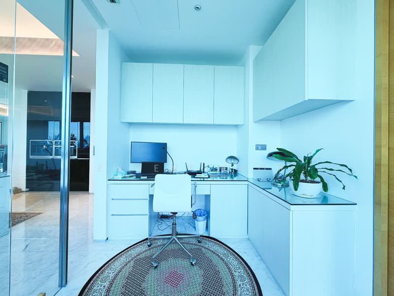 🔥🔥🔥PRESTIGIOUS!!! FREEHOLD!!! WALK TO AMENITIES!!! RIGHT IN ORCHARD!!!🔥🔥🔥, , 3 Bedrooms, 2,110 sqft, Condominium For Sale, by Eugene Khor, 500147921 - Study - PropertyGuru.com.sg