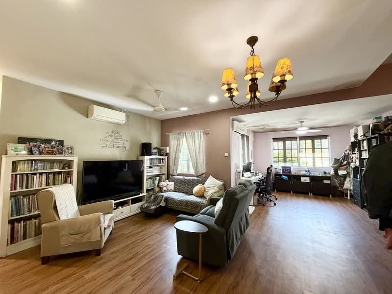 Sembawang Springs Estate, Jalan Salang, 4 Bedrooms, 2,700 sqft, Terraced House For Sale, by Jason Ng, 500147924 - Living Room - PropertyGuru.com.sg