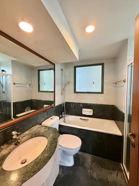 Palm Gardens, 3 Hong San Walk, 3 Bedrooms, 1,206 sqft, Condominium For Rent, by Catherine Chua, 500147939 - Bathroom - PropertyGuru.com.sg