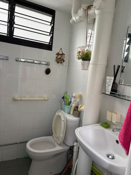 403 Ang Mo Kio Avenue 10, 403 Ang Mo Kio Avenue 10, Room Rental, 19 sqft, HDB Flat For Rent, by Hong Meiyu, 500147941 - Bathroom - PropertyGuru.com.sg