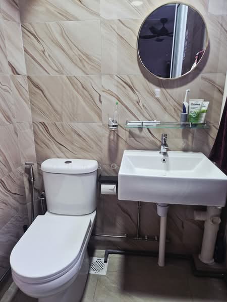 409 Bukit Batok West Avenue 4, 409 Bukit Batok West Avenue 4, Room Rental, 200 sqft, HDB Flat For Rent, by Johnson Lim, 500147957 - Bathroom - PropertyGuru.com.sg