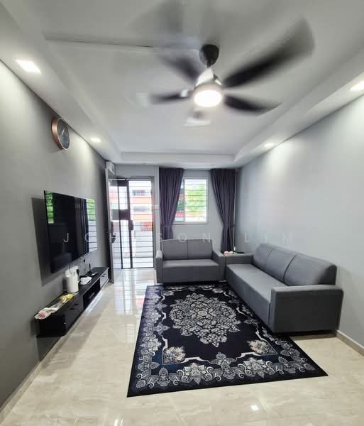 409 Bukit Batok West Avenue 4, 409 Bukit Batok West Avenue 4, Room Rental, 200 sqft, HDB Flat For Rent, by Johnson Lim, 500147957 - Living Room - PropertyGuru.com.sg
